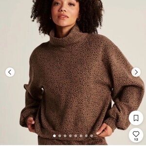 Abercrombie & Fitch Leopard Print Cropped Mock Neck Sweatshirt | Woman’s Size M